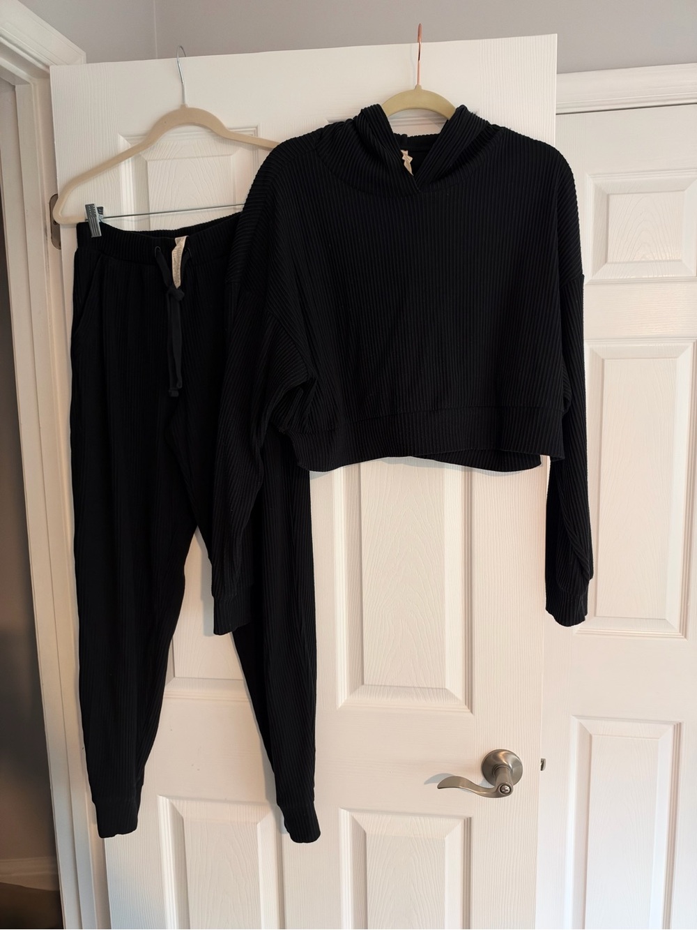Alo Yoga muse matching set Black